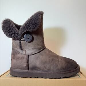 UGG Bailey Button II Womens 8 Brown Sheepskin Boots Warm Winter Comfort Boots